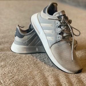 Adidas Originals ( Big Kid) size 2 grey/white